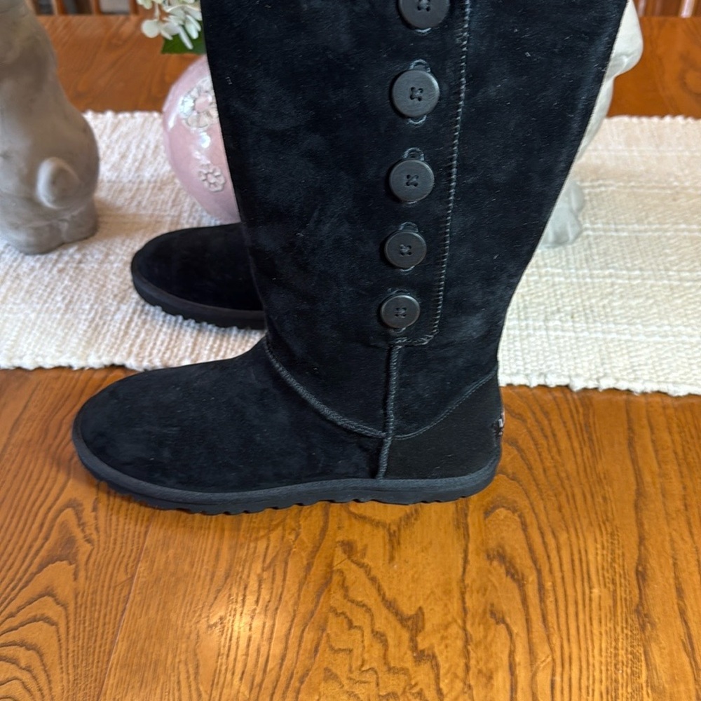 UGG Black Lo Pro Fold Over Boots - Picture 4 of 14